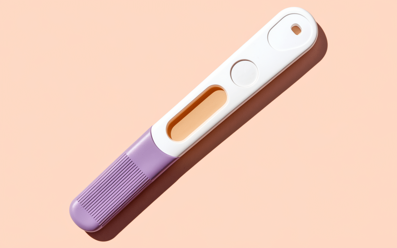 Ligne de test de grossesse pâle comparée à ligne de contrôle